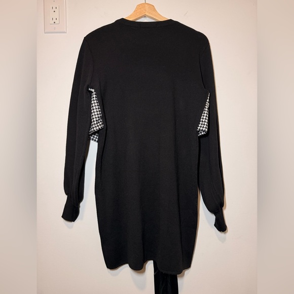 Macy McCoy Elegant Black Crewneck Dress with Houndstooth Accents - Picture 4 of 6